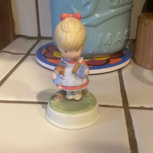 1986 Vintage Joan Walsh Anglund Hand painted Porcelain figurine - Picture 1 of 2